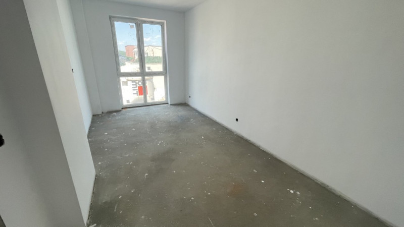 Apartament 2 cam 54mp+balc,etaj 1 zona VIVO str Razoare