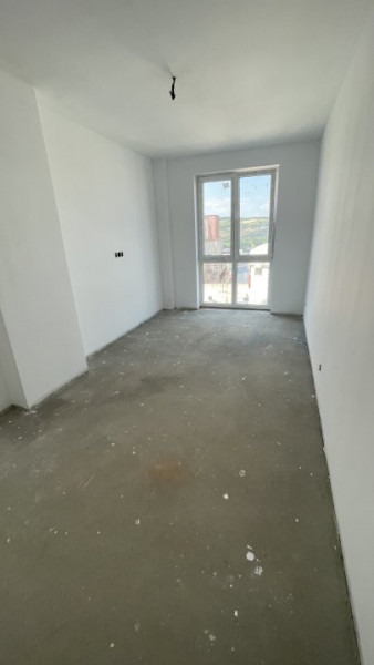 Apartament 2 cam 54mp+balc,etaj 1 zona VIVO str Razoare