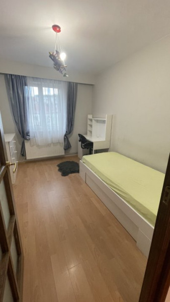 Apartament 3 camere de inchiriat in Manastur str Putna