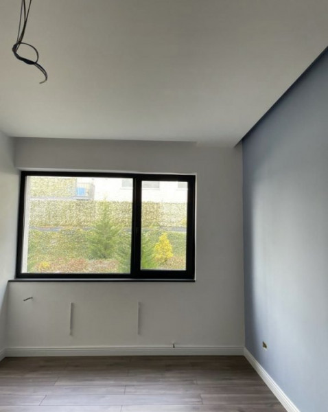 Vanzare Apartament 3 camere 75 mp + 28 mp terasa si garaj,Borhanci