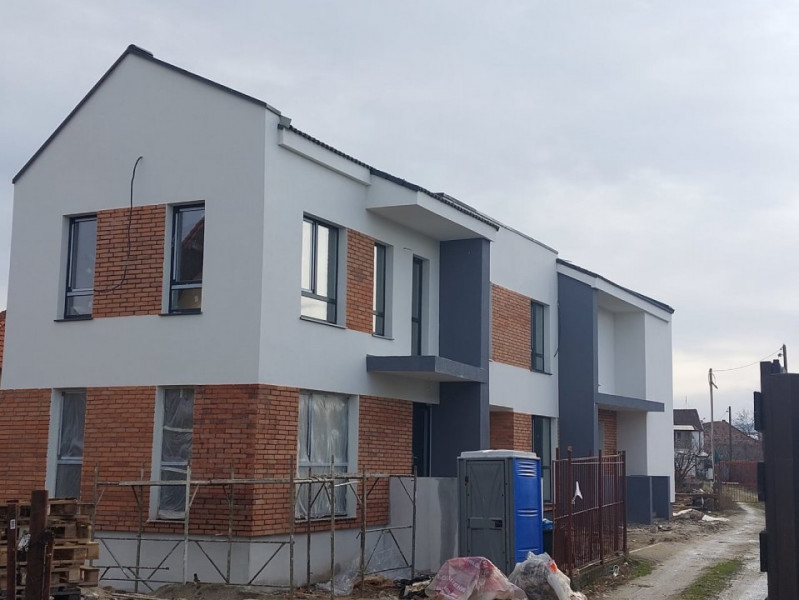 Duplex de vanzare 4 camere,121mp utili si teren 262mp Someseni zona de case