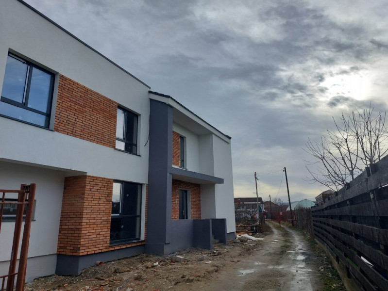 Duplex de vanzare 4 camere,121mp utili si teren 262mp Someseni zona de case