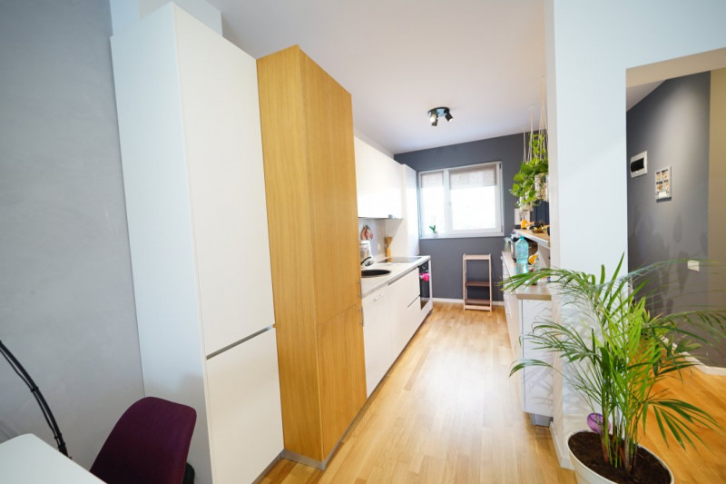 Vanzare apartament 3 camere +50 mp gradina in Vila in Europa