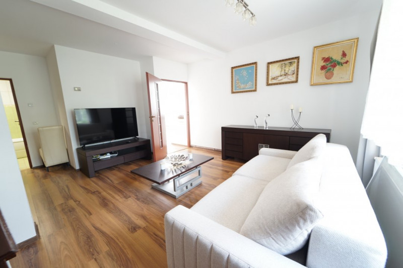 Apartament in casa 3 camere ,cu 2 bai zona USAMV