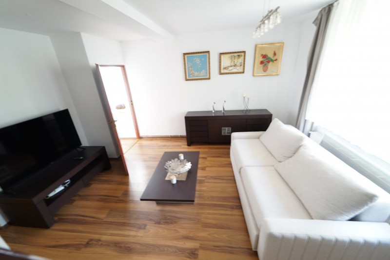 Apartament in casa 3 camere ,cu 2 bai zona USAMV