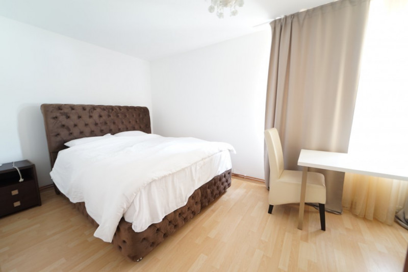 Apartament in casa 3 camere ,cu 2 bai zona USAMV