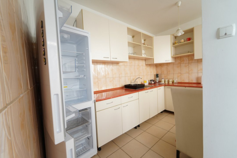 Apartament in casa 3 camere ,cu 2 bai zona USAMV