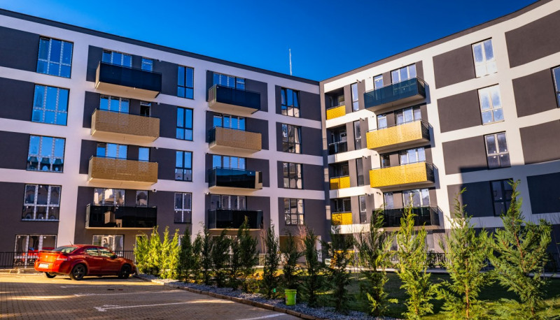 Inchiriere apartament 2 cam 57 mp+balcon,zona VIVO str Razoare