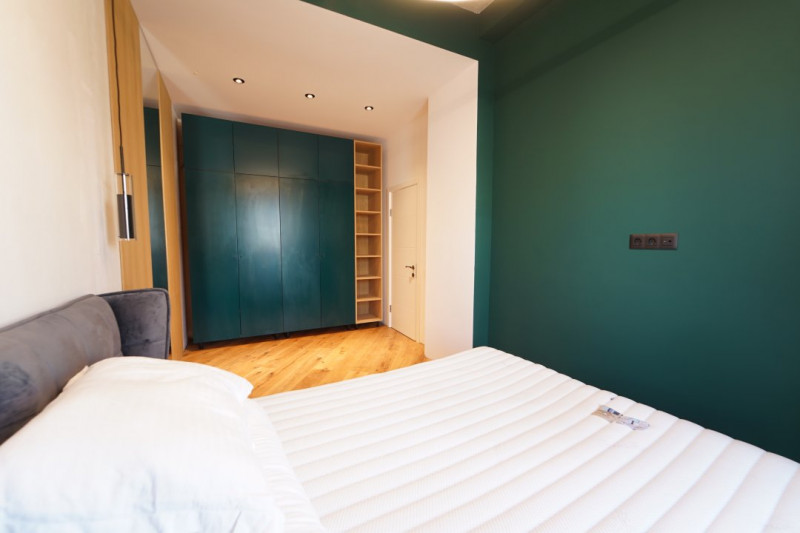 Inchiriere apartament 2 cam 57 mp+balcon,zona VIVO str Razoare
