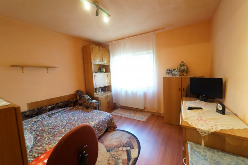 Apartament 3 camere de vanzare,in Turda zona Micro 3,str Zambilelor