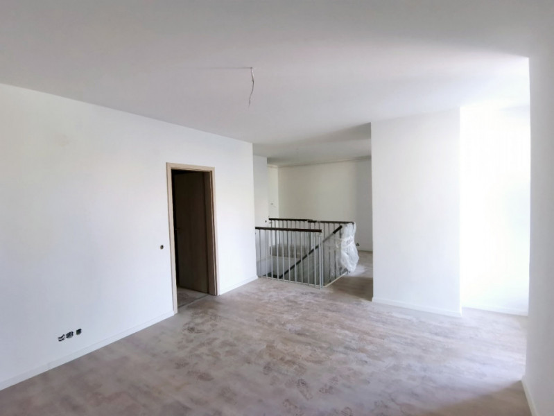 Apartment 3 camere în Grigorescu  cu scara interioară ,82 mp, finisat 