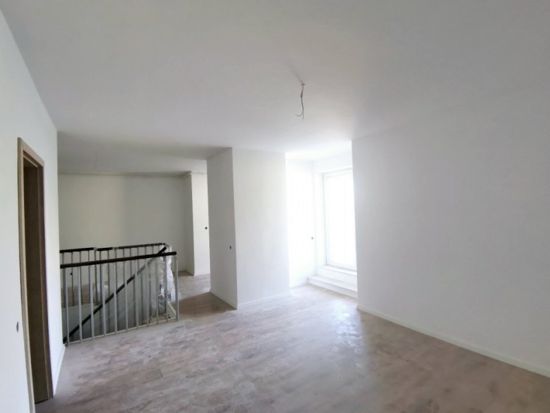 Apartment 3 camere în Grigorescu  cu scara interioară ,82 mp, finisat 