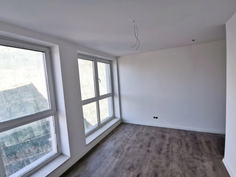 Apartment 3 camere în Grigorescu  cu scara interioară ,82 mp, finisat 