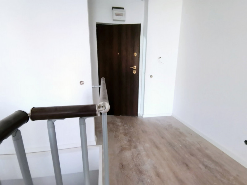 Apartment 3 camere în Grigorescu  cu scara interioară ,82 mp, finisat 