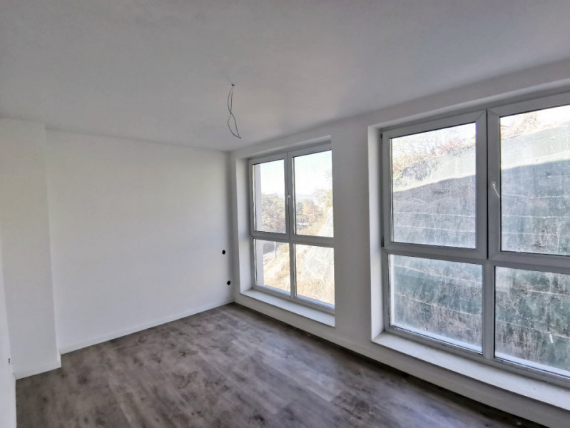 Apartment 3 camere în Grigorescu  cu scara interioară ,82 mp, finisat 