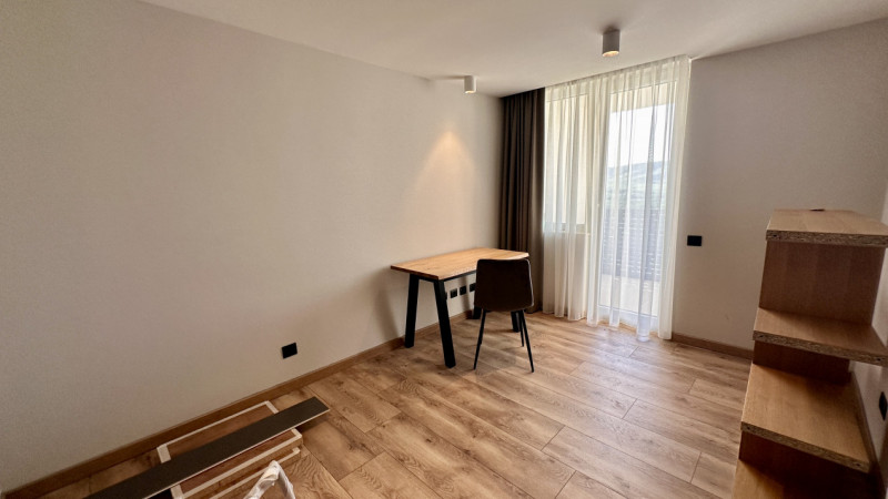 Prima inchiriere Apartament LUX 4 camere + garaj ,in zona Metro-BMW (VIVO Mall)