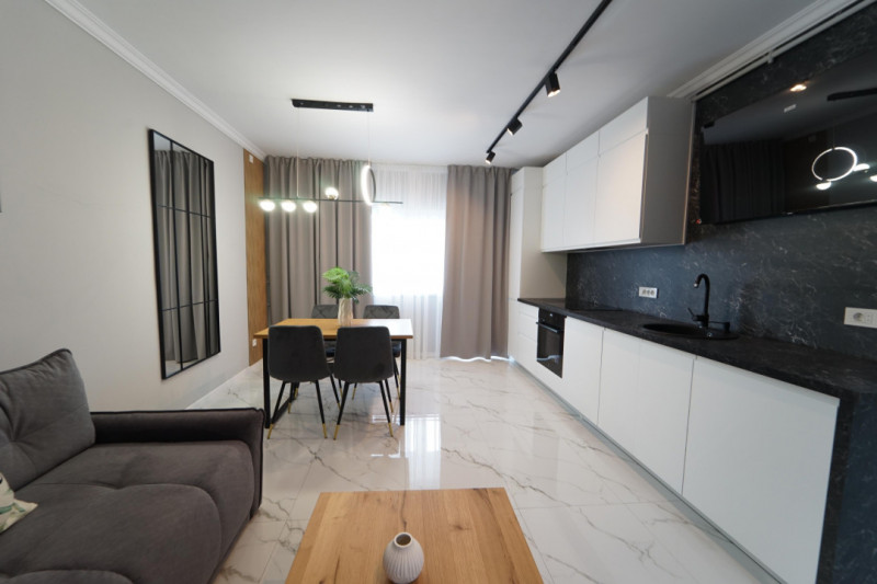 Prima Inchiriere ! Apartament  de 3 camere in Centru str Republicii