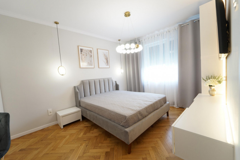 Prima Inchiriere ! Apartament  de 3 camere in Centru str Republicii