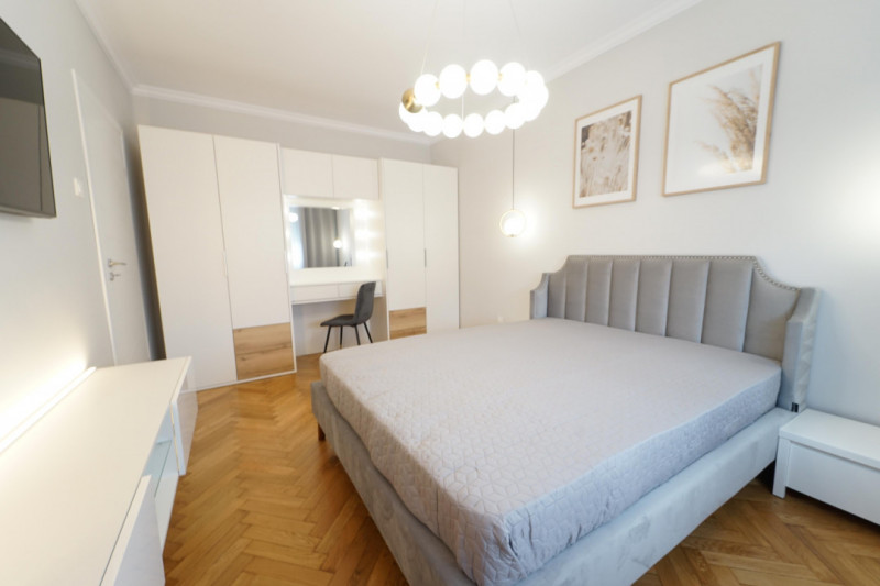 Prima Inchiriere ! Apartament  de 3 camere in Centru str Republicii