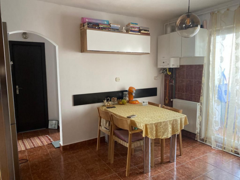 Vanzare apartament 2 camere decomandat, 50 mp+parcare in Grigorescu,zona Donath