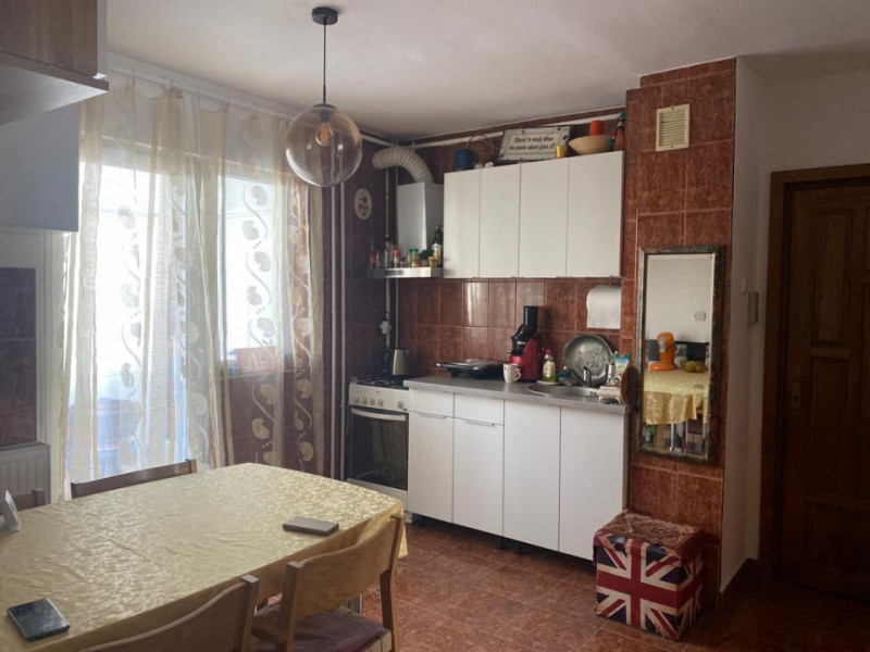 Vanzare apartament 2 camere decomandat, 50 mp+parcare in Grigorescu,zona Donath