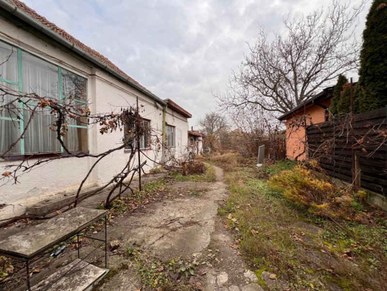 Vanzare  teren cu casa demolabila in Dambul Rotund, 796 mp, pt casa sau duplex