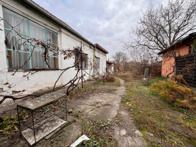 Vanzare  teren cu casa demolabila in Dambul Rotund, 796 mp, pt casa sau duplex