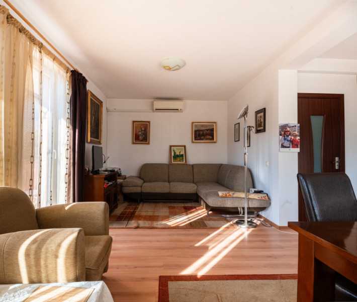 Casa tip duplex cu garaj in Buna Ziua, zona Grand Hotel Italia