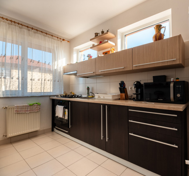 Casa tip duplex cu garaj in Buna Ziua, zona Grand Hotel Italia