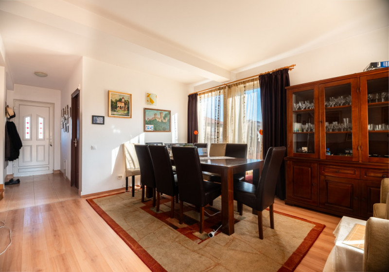 Casa tip duplex cu garaj in Buna Ziua, zona Grand Hotel Italia