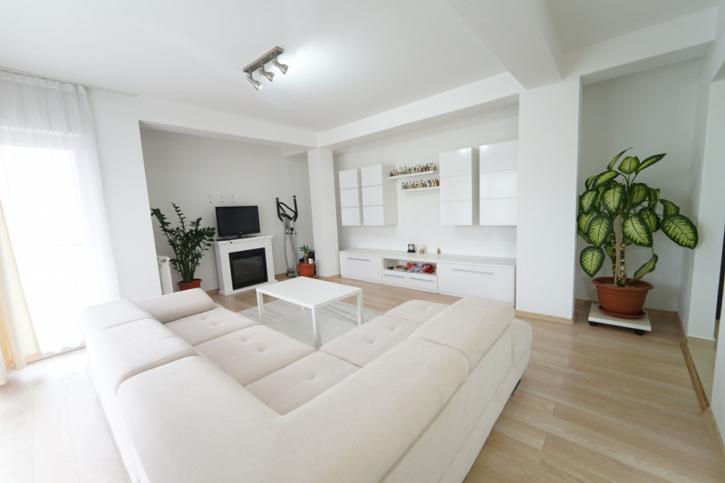 Apartament 3 camere+ parcare de vanzare,finisat in  Borhanci