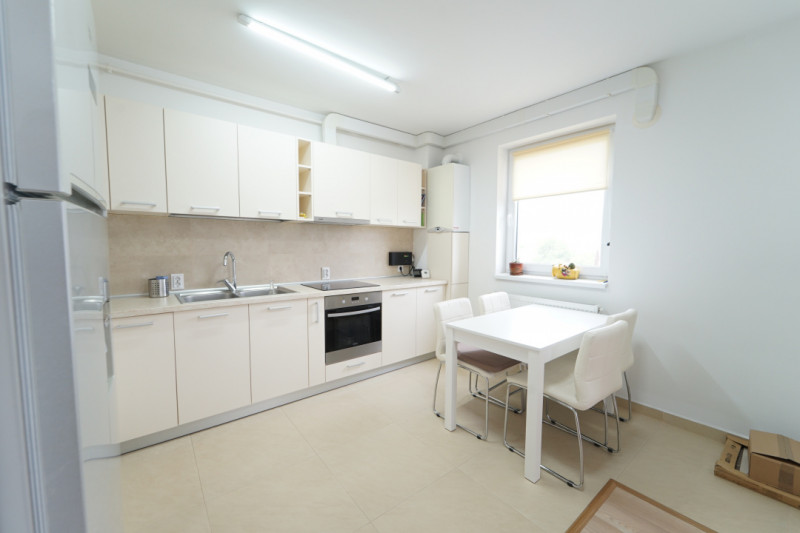 Apartament 3 camere+ parcare de vanzare,finisat in  Borhanci