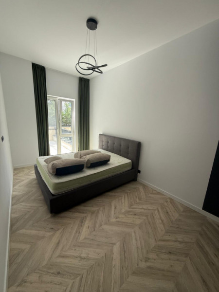  Inchiriere ap 2 cam+ parcare, 50mp+47 mp terasa ,zona VIVO str Razoare
