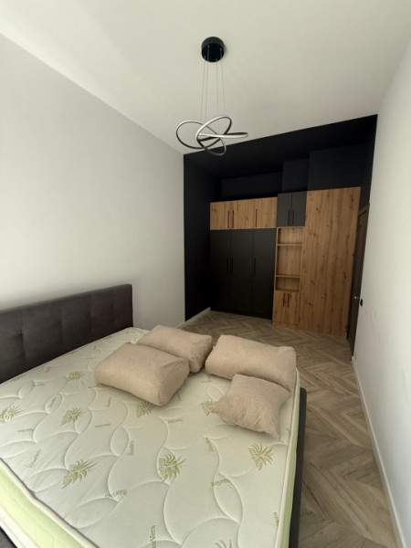  Inchiriere ap 2 cam+ parcare, 50mp+47 mp terasa ,zona VIVO str Razoare