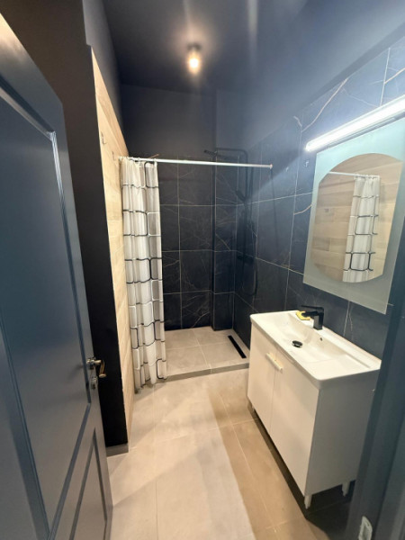  Inchiriere ap 2 cam+ parcare, 50mp+47 mp terasa ,zona VIVO str Razoare