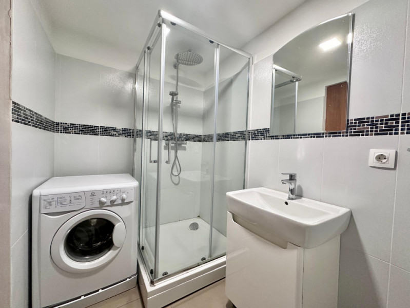Apartament 3 camere Centru , bloc nou Str Ploiești 