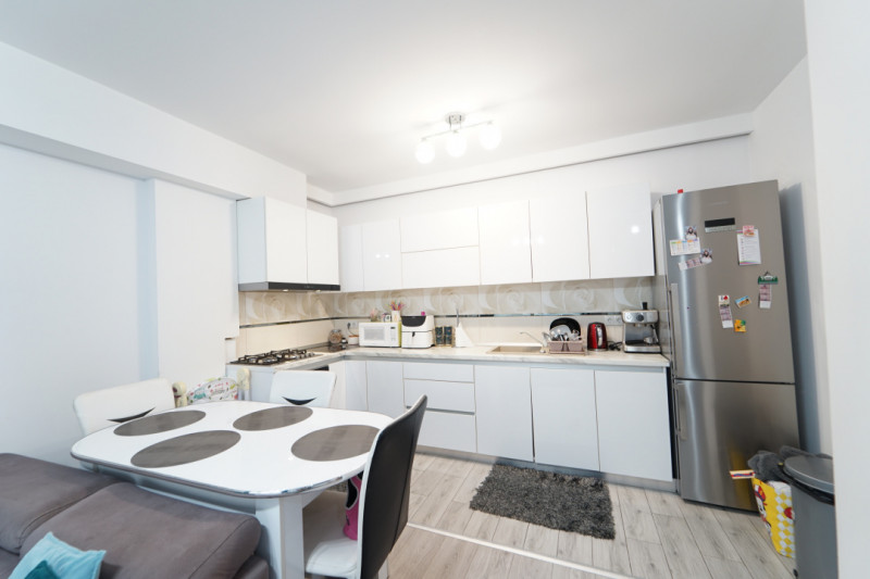 Apartament 3 camere + garaj ,76 mp, finisat  si mobilat,in cart Europa 