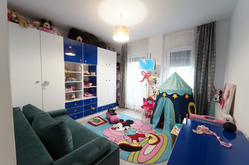 Apartament 3 camere + garaj ,76 mp, finisat  si mobilat,in cart Europa 
