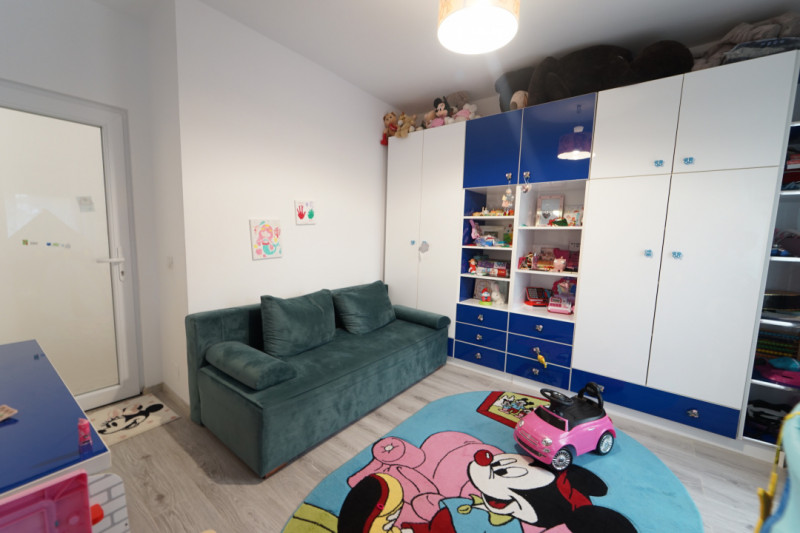 Apartament 3 camere + garaj ,76 mp, finisat  si mobilat,in cart Europa 