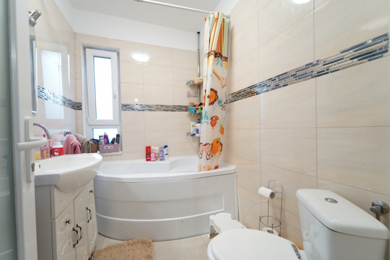 Apartament 3 camere + garaj ,76 mp, finisat  si mobilat,in cart Europa 