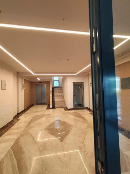 Apartament 3 camere de vanzare in Ansamblul Columna Residence, zona VIVO