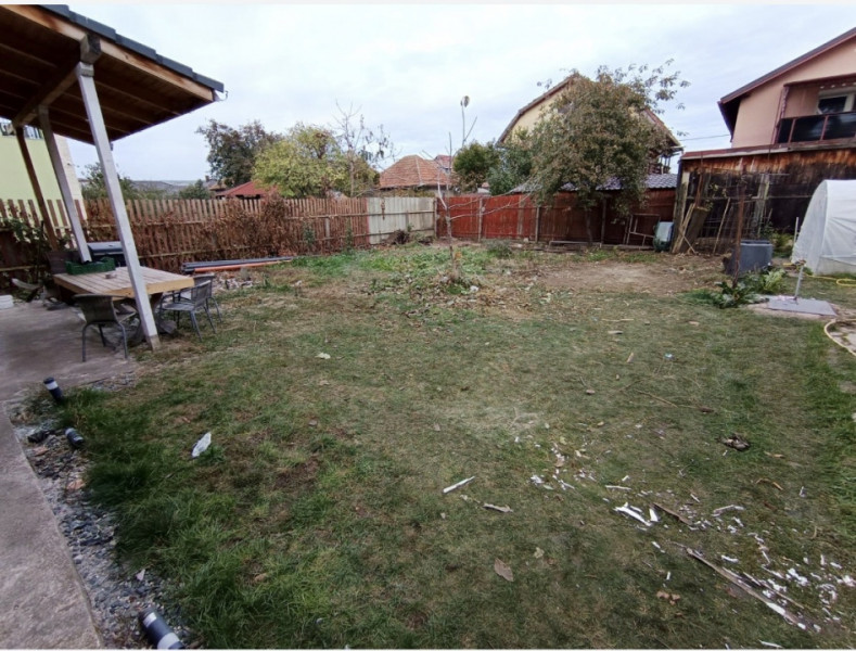Casa de vanzare 3 camere,84 mp utili si teren 380mp Someseni zona de case