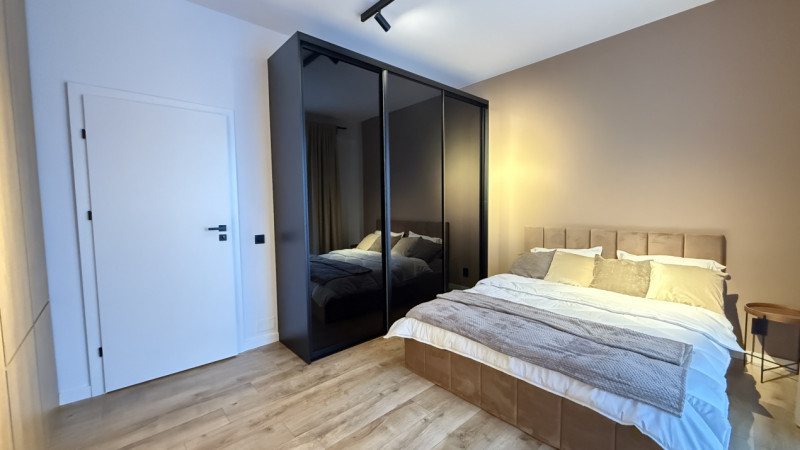  Apartament 2 cam Lux bloc nou ,57 mp+balcon,zona VIVO str Razoare