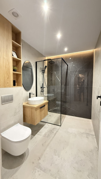  Apartament 2 cam Lux bloc nou ,57 mp+balcon,zona VIVO str Razoare