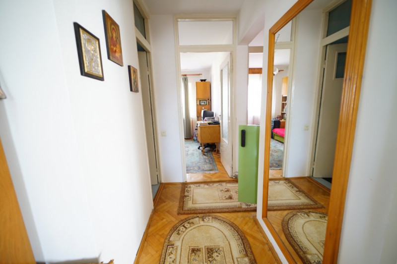 Apartament 3 camere de vanzare,cart Manastur,str Tasnad