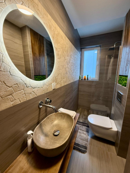 Ap 3 camere ,68 mp+40 mp terasa, finisat  si mobilat,in cart Europa 