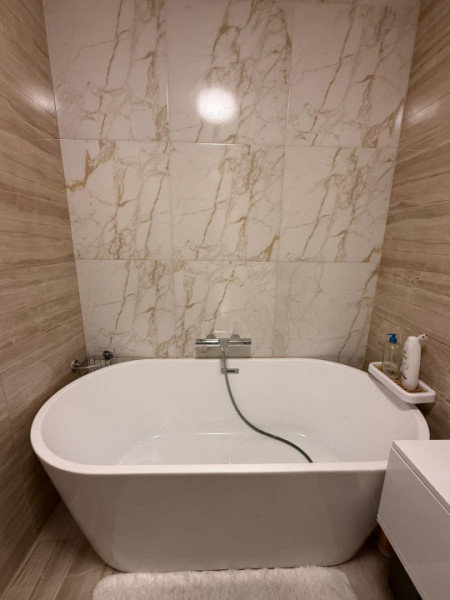 Ap 3 camere ,68 mp+40 mp terasa, finisat  si mobilat,in cart Europa 