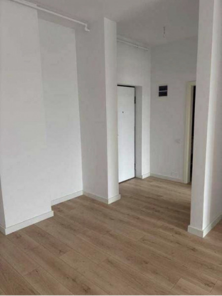 Apartament de 2 camere, Finisat, zona BMW, Floresti