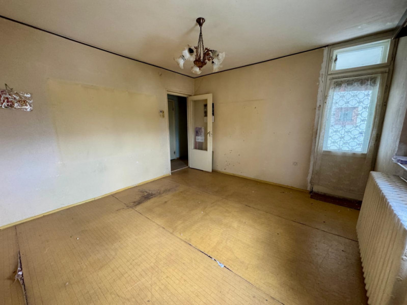 Ap 2 cam  decomandat ,in Manastur, str Mehedinți 