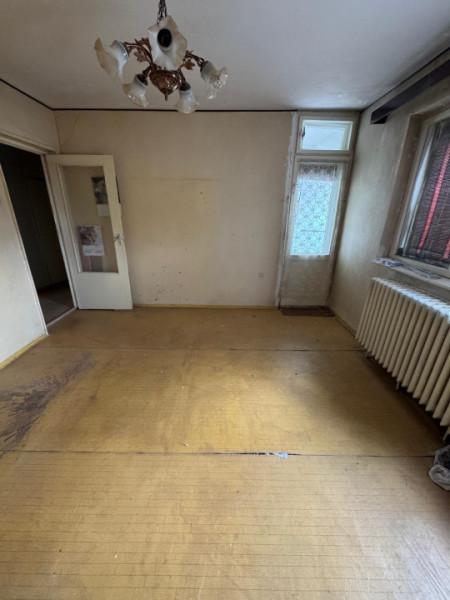 Ap 2 cam  decomandat ,in Manastur, str Mehedinți 